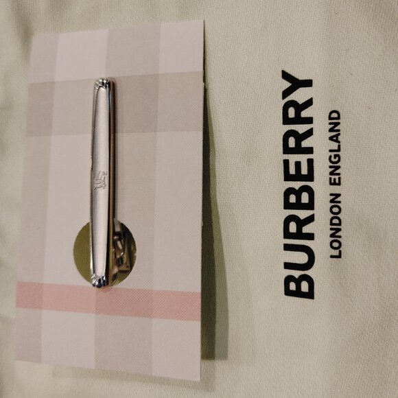 Burberry Tie Clip, metal, silver-tone, comes with baggie as pictured. - Picture 16 of 16